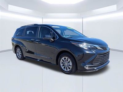 2023 Toyota Sienna — side profile view