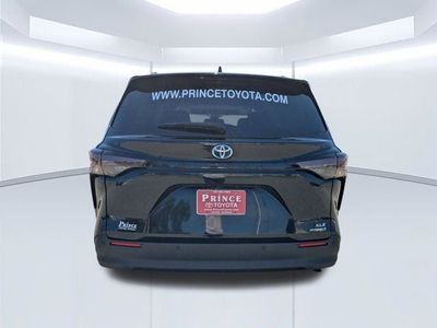 2023 Toyota Sienna — detail view
