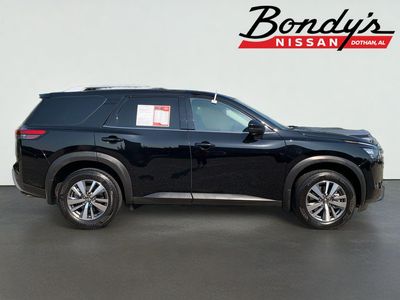 2025 Nissan Pathfinder — side profile view