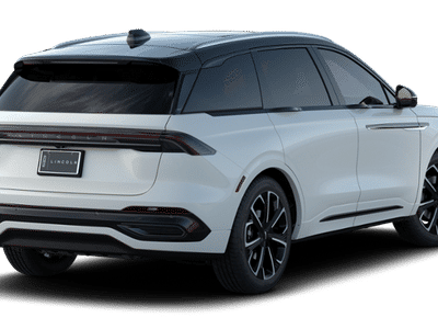 2026 Lincoln Nautilus — rear three-quarter view