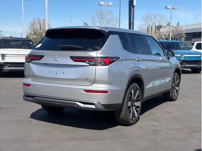2025 Mitsubishi Outlander — detail view