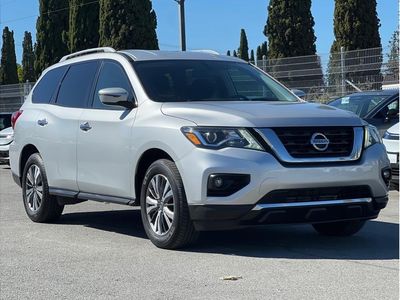 2019 Nissan Pathfinder — rear three-quarter view