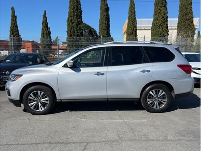 2019 Nissan Pathfinder — detail view