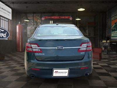 2016 Ford Taurus — detail view