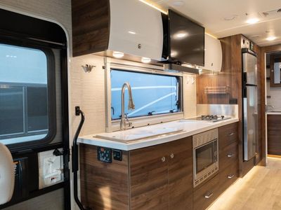 2025 Winnebago VIEW - Photo 6