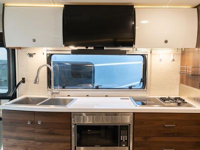 2025 Winnebago VIEW - Photo 8