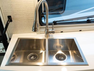 2025 Winnebago VIEW - Photo 9