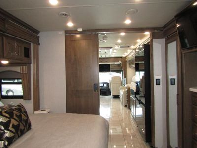 2026 Fleetwood DISCOVERY LXE - Photo 3