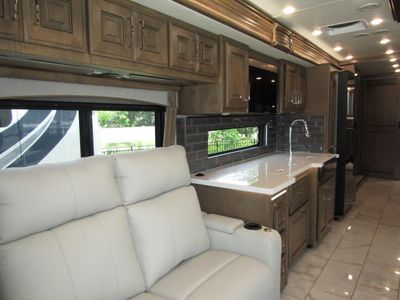 2026 Fleetwood DISCOVERY LXE - Photo 6