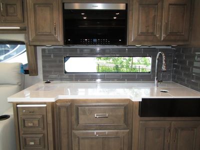 2026 Fleetwood DISCOVERY LXE - Photo 8