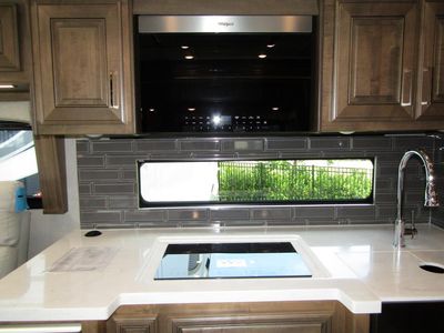 2026 Fleetwood DISCOVERY LXE - Photo 10