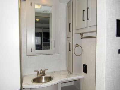 2023 Thor Motor Coach HURRICANE - Photo 17
