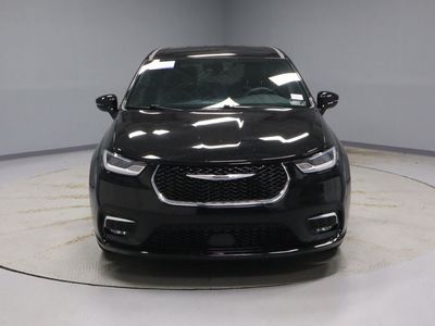 2025 Chrysler Pacifica — detail view