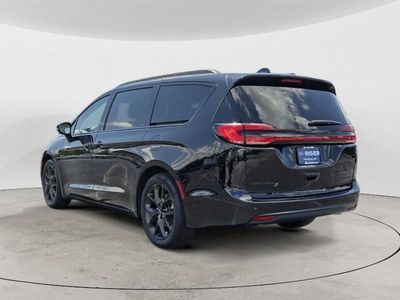 2025 Chrysler Pacifica — detail view