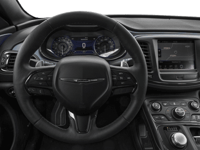 2016 Chrysler 200 — detail view