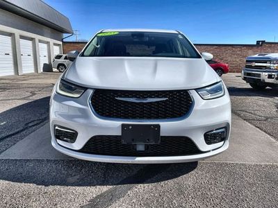 2023 Chrysler Pacifica — side profile view