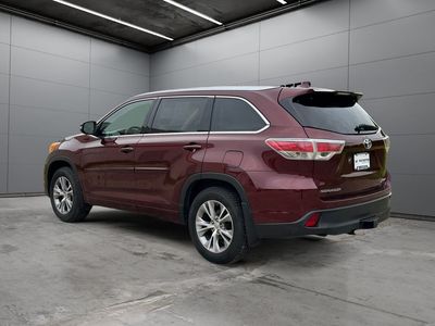 2014 Toyota Highlander — rear three-quarter view