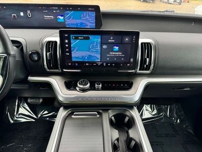 2025 Ford Expedition — side profile view