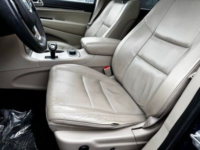 2014 Jeep Grand Cherokee — detail view