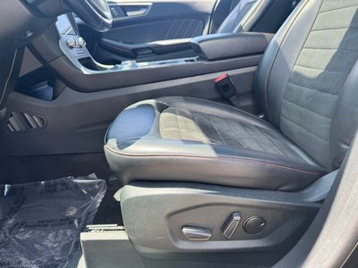 2022 Ford Edge — detail view