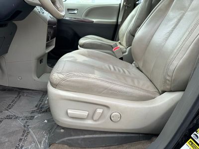 2014 Toyota Sienna — detail view