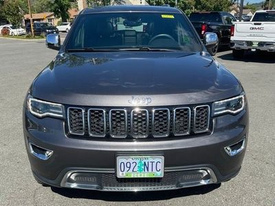 2017 Jeep Grand Cherokee — side profile view