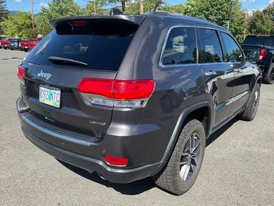 2017 Jeep Grand Cherokee — detail view