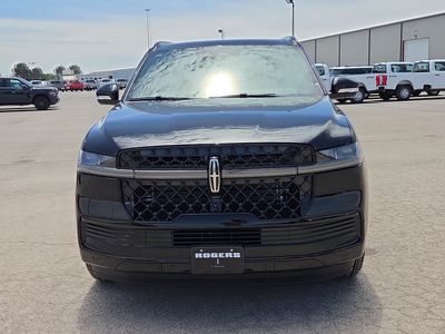 2026 Lincoln Navigator — side profile view