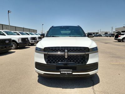 2027 Lincoln Navigator — side profile view
