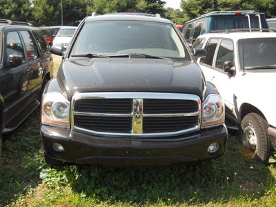 2005 Dodge Durango — rear three-quarter view