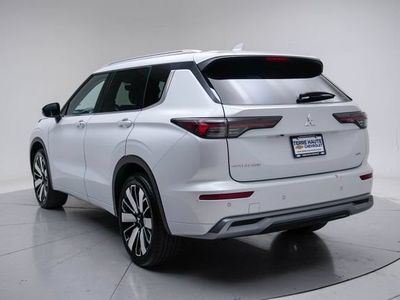 2025 Mitsubishi Outlander — rear three-quarter view