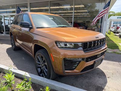 2026 Jeep Grand Cherokee — side profile view