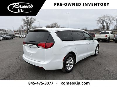 2020 Chrysler Pacifica — detail view