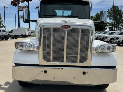 2023 Peterbilt 567 — interior view