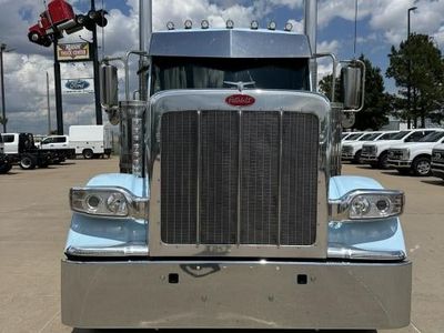 2025 Peterbilt 589 — interior view