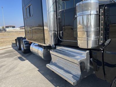 2022 Peterbilt 389 — detail view