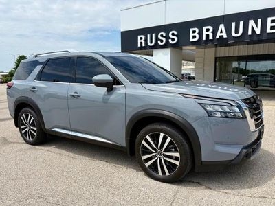 2025 Nissan Pathfinder — side profile view