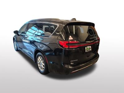 2022 Chrysler Pacifica — side profile view