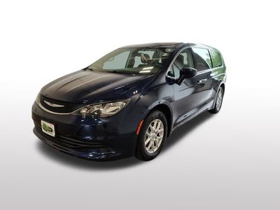 2017 Chrysler Pacifica — side profile view
