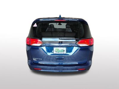 2017 Chrysler Pacifica — detail view