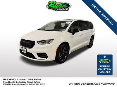 2026 Chrysler Pacifica Select in Bright White Clearcoat — front three-quarter view
