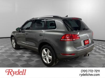 2014 Volkswagen Touareg — rear three-quarter view