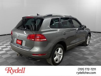 2014 Volkswagen Touareg — detail view