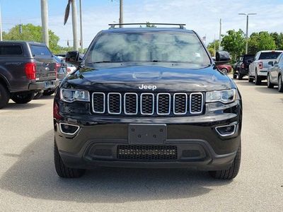 2017 Jeep Grand Cherokee — side profile view