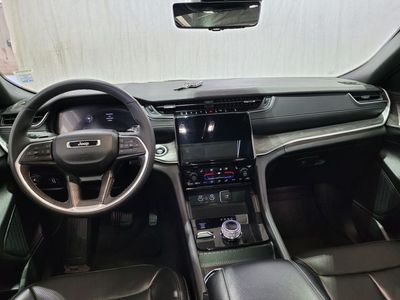 2024 Jeep Grand Cherokee — interior view