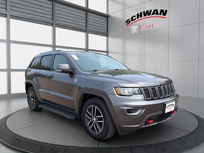 2017 Jeep Grand Cherokee — side profile view