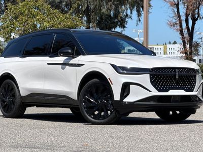 2026 Lincoln Nautilus — side profile view