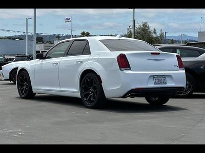2019 Chrysler 300 — detail view