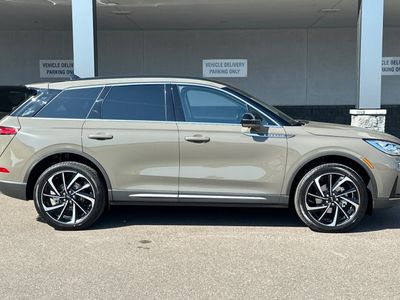 2025 Lincoln Corsair — side profile view