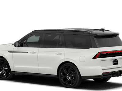 2026 Lincoln Navigator — side profile view